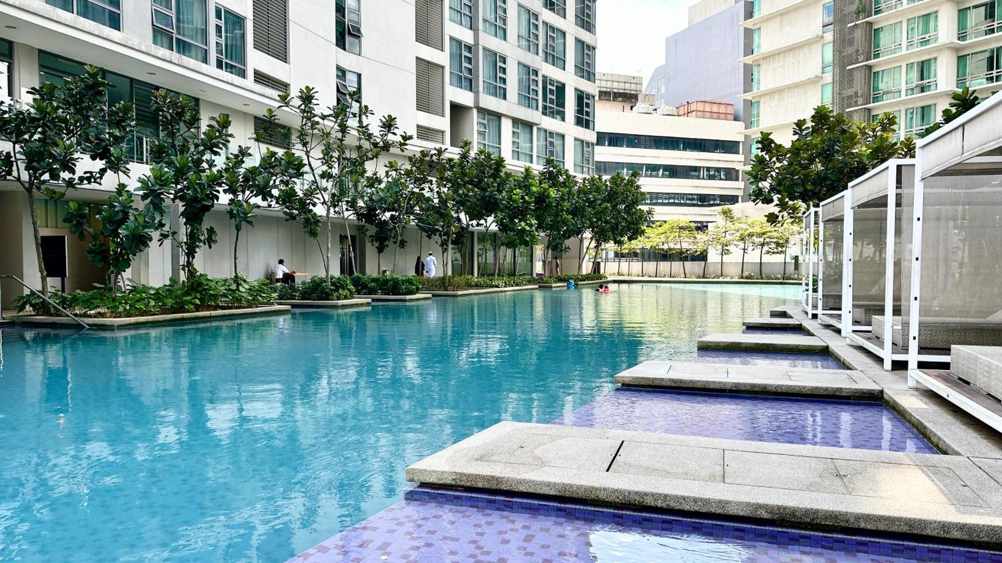 Skyline View In Bukit Bintang The Robertson 42F — Photos 2